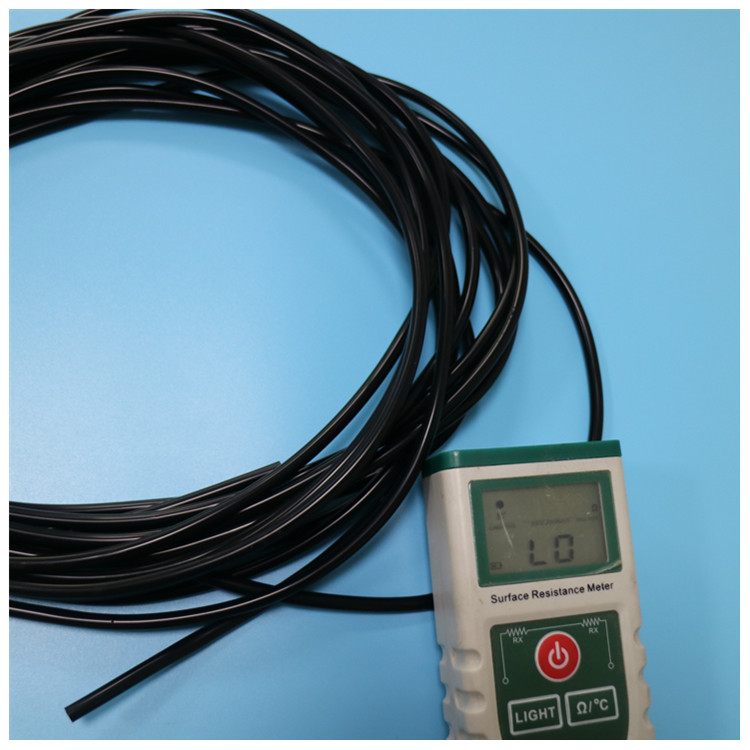 嶸牌抗靜電硅膠管：精準(zhǔn)控制表面電阻，為溶劑輸送筑牢靜電安全防線